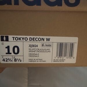 Adidas Tokyo Decon W in Silver and Black
